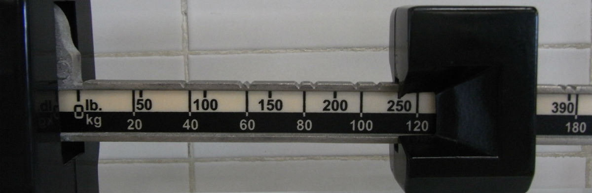 Nærbillede af en gammeldags vægt